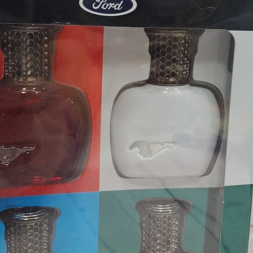 Mustang for Men 4 Piece Gift Set EDT 0.5 oz / 15 mL (Red, White, Blue & Green)